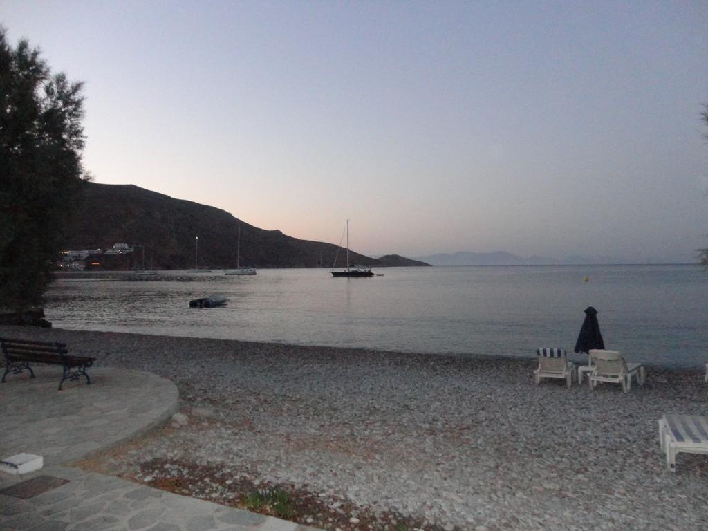 Pavlos Rooms Livadia  Exterior photo