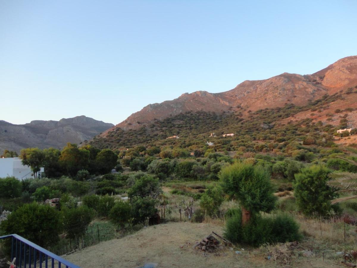 Pavlos Rooms Livadia  Exterior photo
